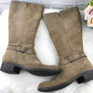 Clark's. Suede  boots